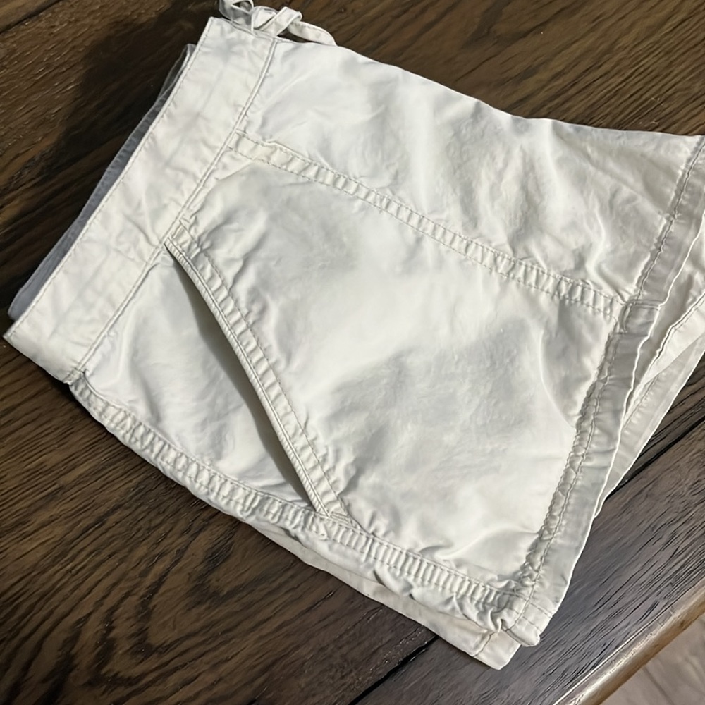 Express Shorts - Picture 6 of 7